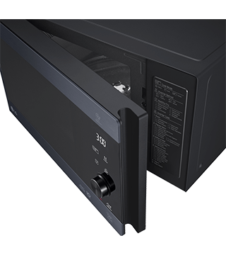 microondas lg mh6565cpw preto pormenor aberto  